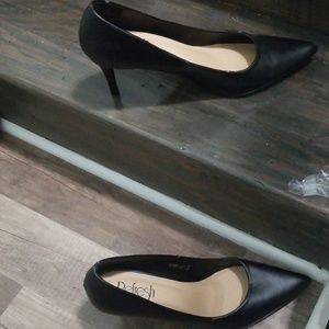 Black Pumps